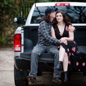 Meet your Posher, Lara